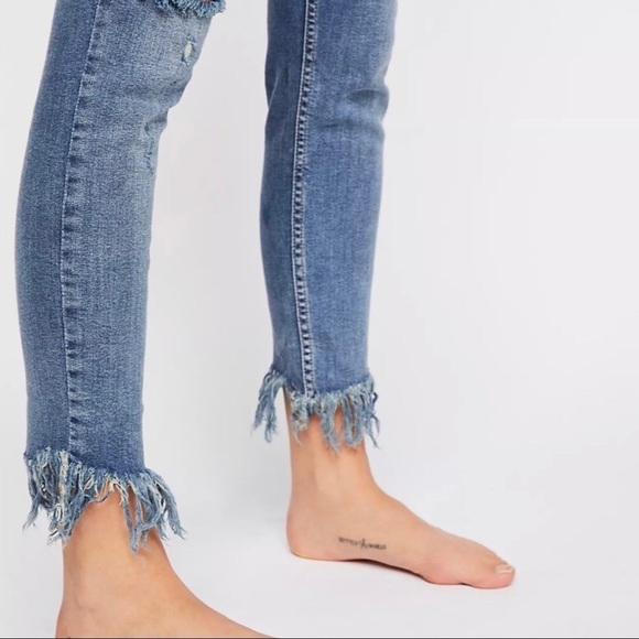 We the Free Light Wash High Rise Distressed Knees and Frayed Hem Skinny … - Picture 4 of 14